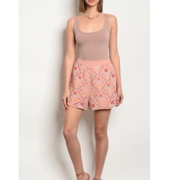 Misty Pearl Pants - Misty Pearl Embroidered NWT Fitted Shorts💙